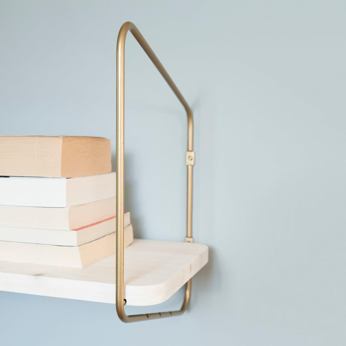 Urban Nomad Wall Shelf / 68x24 cm / Gold / White - FÓLK Reykjavik